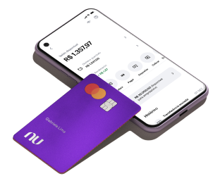 Imagem de um cartão do Nubank e um smartphone com o aplicativo aberto em um fundo cinza